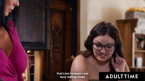 Reagan Foxx's Naughty😈 PAWG Stepdaughter Leana Lovings Gets Spanked And Tribbed To Orgasm💦