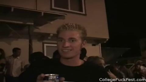 Teen babes tongue each other wild in sleazy house rave party