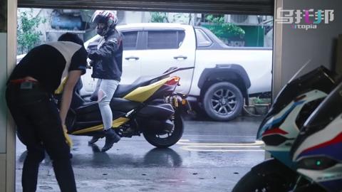 Raw Dogged Biker Babe Gets Creamed