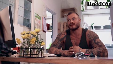 Anastasia Brokelyn's Wild hostel淫Session: Big Ass🍑, Hard Cock🌭 Sucking