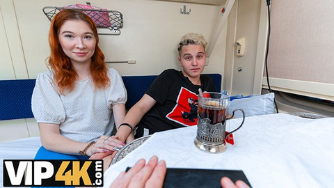 Redhead Ravishes陌生Gut on a 车Train for VIP Attention