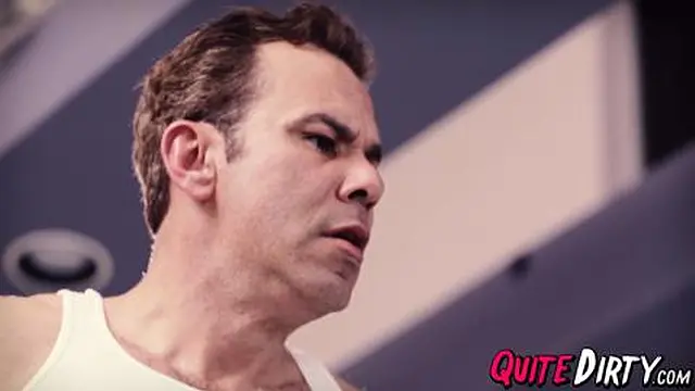 Hot淫Doubles 伴Pipes & Jessa &mdash;  Deep Throats 和Rides Roughly