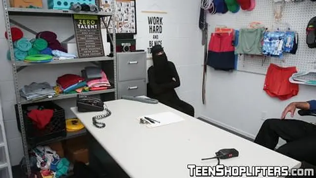 Delilah Day takes Justin Magnums cock🌭 deep and slurps it down