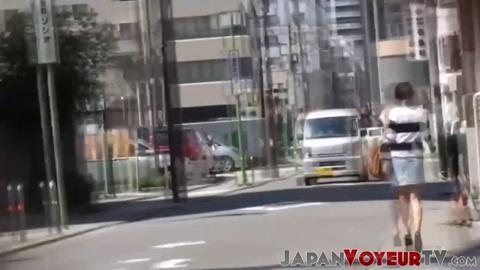 Wild Asian Teens Urinating粗野外公共场合