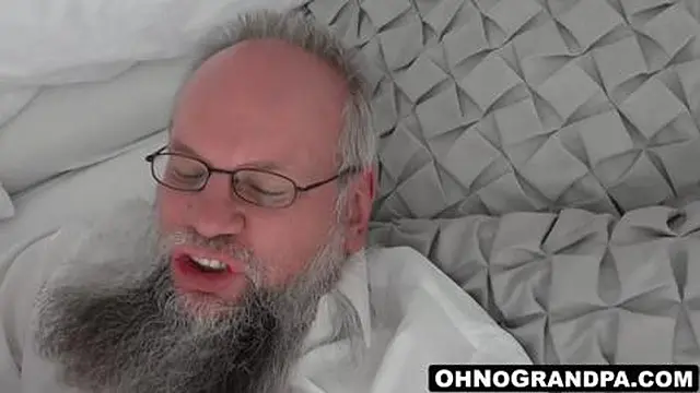 Teen Lulu Gun tempts old man with a deal