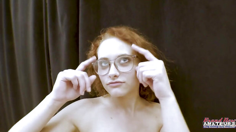 Cute Hottie Luna Parish Shows How To Give A BJ Like A Pro!